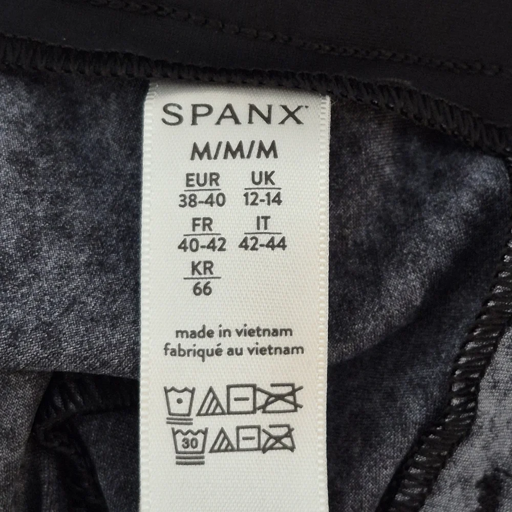 SPANX Sunshine Shorts - Size M ** FLAW - Picture 8 of 16
